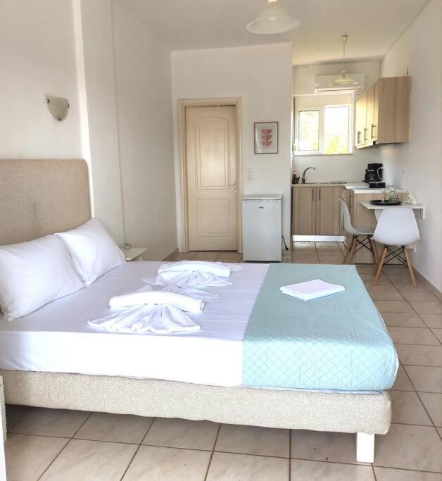 #4 Giorgos & Chara Apartments Nea Kydonia Esterno foto
